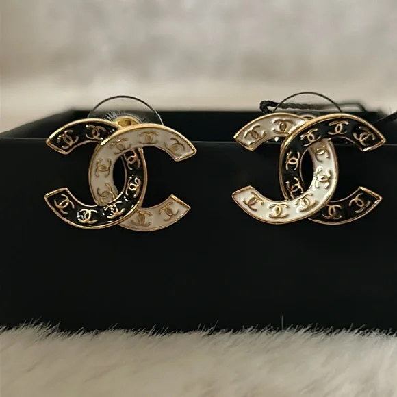 Chanel CC Stud Earrings - Picture 6 of 14